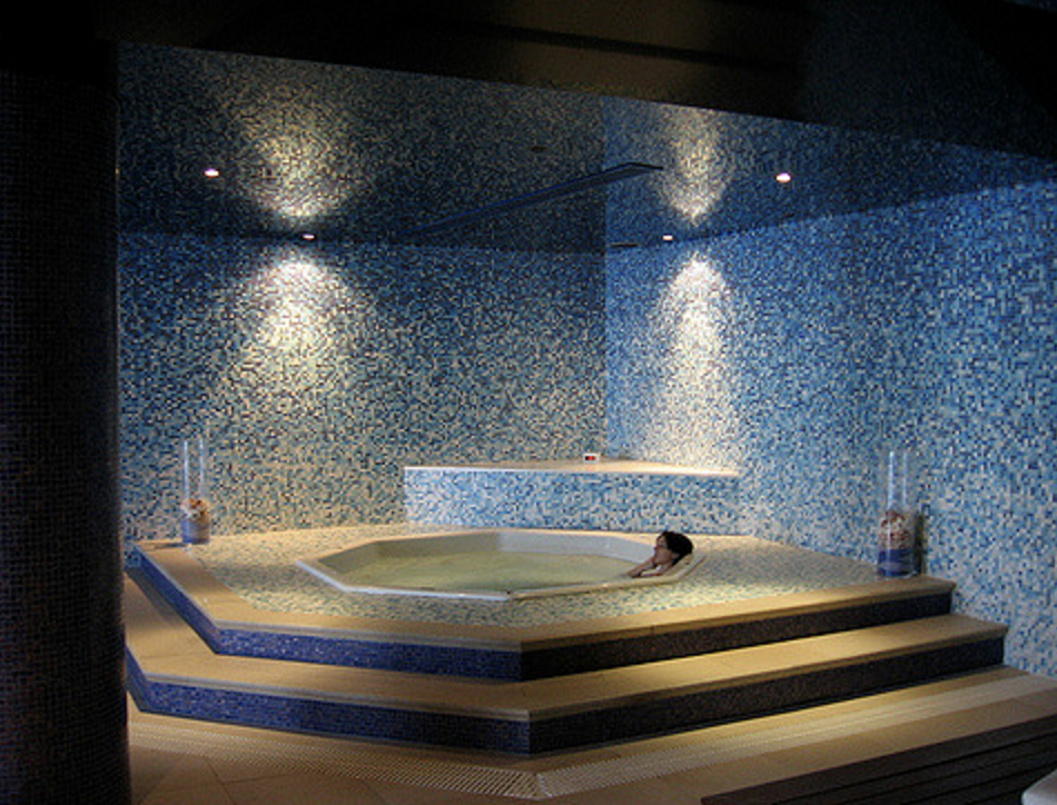 inside_jacuzzi_image_3