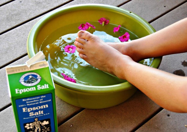 foot-soak-with-Listerine