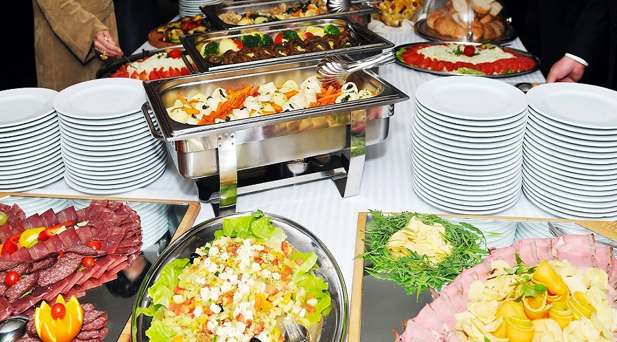 4 Reasons to Hire a Caterer for Your Event